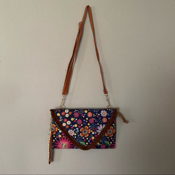 NEW Envelope Floral Fabric Crossbody Bag - Picture 2 of 10